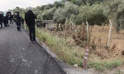 Manisa'da işçileri taşıyan servis minibüsü tarlaya devrildi, 12 kişi yaralandı