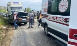 Manisa'da kamyonla çarpışan otomobildeki 1 kişi öldü, 1 kişi yaralandı