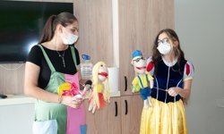 Meslek lisesi öğrencilerinden hastanede tedavi gören çocuklara ve annelerine sürpriz