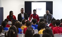 Milli para masa tenisçiler, öğrencilerle bir araya geldi
