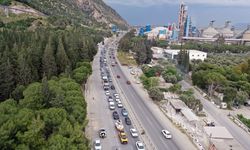 Muğla ve Aydın'ın turistik ilçelerine giden yollarda yoğunluk yaşanıyor
