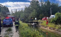Muğla'da su kanalına devrilen otomobilin sürücüsü hayatını kaybetti