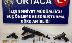 Muğla'da uzun namlulu silah ve ruhsatsız tabancayla yakalanan şüpheli tutuklandı