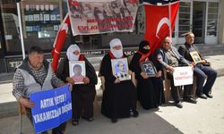 Muş'ta aileler DEM Parti önündeki eylemlerini sürdürüyor