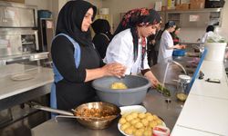 Muş'ta 'Anne Kız Birlikte Mutfakta Yemek Yarışması' yapıldı