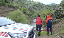 Muş'ta dereye düşen kadını arama çalışmaları sürüyor