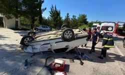 Osmaniye'de park halindeki kamyonete çarpan otomobildeki 3 kişi yaralandı