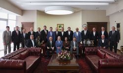 Özgür Özel, CHP'li il belediye başkanlarıyla bir araya geldi