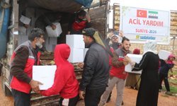 Sadakataşı Derneği, İdlib'de mülteci kamplarındaki 550 aileye gıda yardımı yaptı