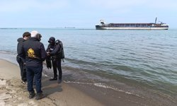 Sakarya'da karaya oturan kuru yük gemisinde incelemeler sürüyor
