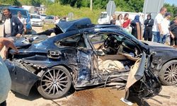 Sakarya'da otomobil ile hafif ticari aracın çarpıştığı kazada 7 kişi yaralandı