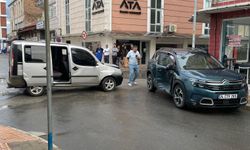 Samsun'da otomobille hafif ticari aracın çarpıştığı kazada 7 kişi yaralandı