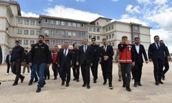 Şanlıurfa Valisi Şıldak fırtınadan etkilenen Viranşehir'de incelemede bulundu: