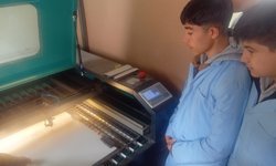 Şanlıurfa'da geri dönüşüm malzemelerinden yapılan oyuncaklar Şırnak'taki köy okuluna gönderildi