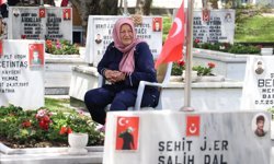 Şehit anneleri, Anneler Günü'nde evlatlarının kabri başında dua etti
