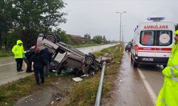 Sinop'ta devrilen hafif ticari araçtaki 5 kişi yaralandı