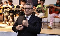 Sinop'ta üç kuşağı bir araya getiren bağlama ve gitar konseri düzenlendi