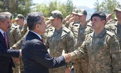 Şırnak Valisi Birol Ekici, güvenlik güçleriyle bayramlaştı