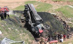 Şırnak'ta devrilen tırın sürücüsü öldü