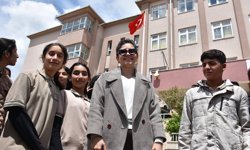 Şırnak'ta kanseri yenen öğretmen 'evlatlarım' dediği öğrencilerine kavuştu