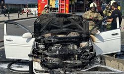Şişli'de seyir halindeki otomobil yandı