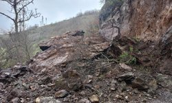 Sivas'ta heyelan nedeniyle grup köy yolu ulaşıma kapandı