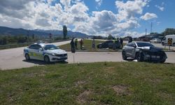 Sivas'ta iki otomobilin çarpıştığı kazada 4 kişi yaralandı