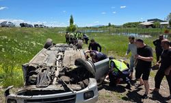 Sivas'ta şarampole devrilen otomobildeki 4 kişi ağır yaralandı