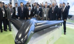STM, menzili 1000 kilometreyi aşan kamikaze İHA 'KUZGUN'u SAHA 2026'da tanıttı
