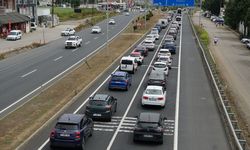 Tekirdağ-İstanbul kara yolunda bayram tatilinin son gününde dönüş yoğunluğu yaşanıyor