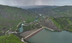 Tokat'ta Almus Baraj Gölü'nde dolusavaktan akan su dronla görüntülendi