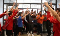 Trabzonspor'un eski futbolcusu Alanzinho, öğrencilerle buluştu