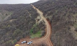 Tunceli'de taşkın nedeniyle köprüsü zarar gören mezraya yeni yol yapılıyor