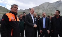 Ulaştırma ve Altyapı Bakan Yardımcısı İskurt, Hakkari'de heyelan bölgesinde incelemelerde bulundu:
