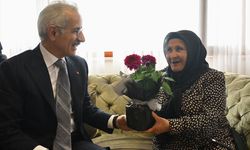 Ulaştırma ve Altyapı Bakanı Uraloğlu Trabzon'da huzurevini ziyaret etti