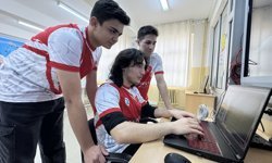Uluslararası robot yarışmasında birinci olan liseliler yeni başarılar için çalışıyor