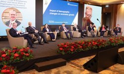 Üsküp'te 'Değişime Öncülük Etmek' Konferansı devam ediyor