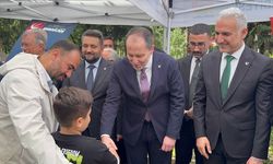 Yeniden Refah Partisi Genel Başkanı Erbakan, İstanbul'da partililerle bayramlaştı