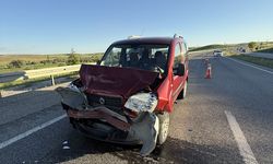 Yozgat'ta hafif ticari araç ile otomobilin çarpıştığı kazada 8 kişi yaralandı