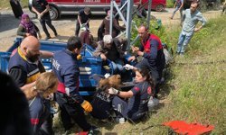 Zonguldak'ta elektrik direğine çarpan tarım aracında 6 kişi yaralandı