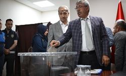 Akçakoca'da görevden uzaklaştırılan belediye başkanının yerine AK Parti'li Meclis Üyesi Ünal vekil seçildi