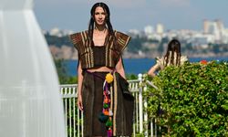 Antalya Fashion Week 2026, 'Yankılanan Yüzeyler' defilesiyle başladı