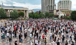 Arnavutluk polisi, turizm projesi protestosunda göstericilere tazyikli suyla müdahale etti