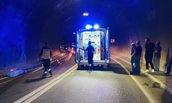 Artvin'de otomobil ile çarpışan motosikletin sürücüsü öldü, 2 kişi yaralandı