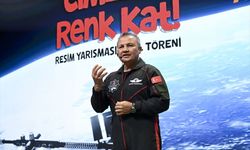 Astronot Gezeravcı İletişim Başkanlığı'nda çocuklarla buluştu