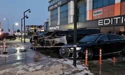 Bakırköy'de çıkan yangında lüks otomobiller yandı