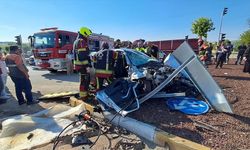 Balıkesir'de kamyonetle otomobilin çarpıştığı kazada 5 kişi yaralandı