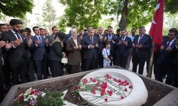 BBP Genel Başkanı Destici, Muhsin Yazıcıoğlu'nun kabrini ziyaret etti