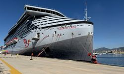 Bodrum'a 'Scarlet Lady' kruvaziyeriyle 2 bin 502 turist geldi