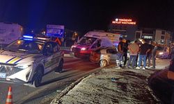 Bursa'da kaldırıma çarpan otomobildeki 1 kişi öldü, 1 kişi yaralandı